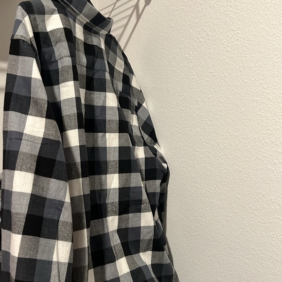 Men’s Theory Button Up. Like New. Worn Once - Picture 4 of 4